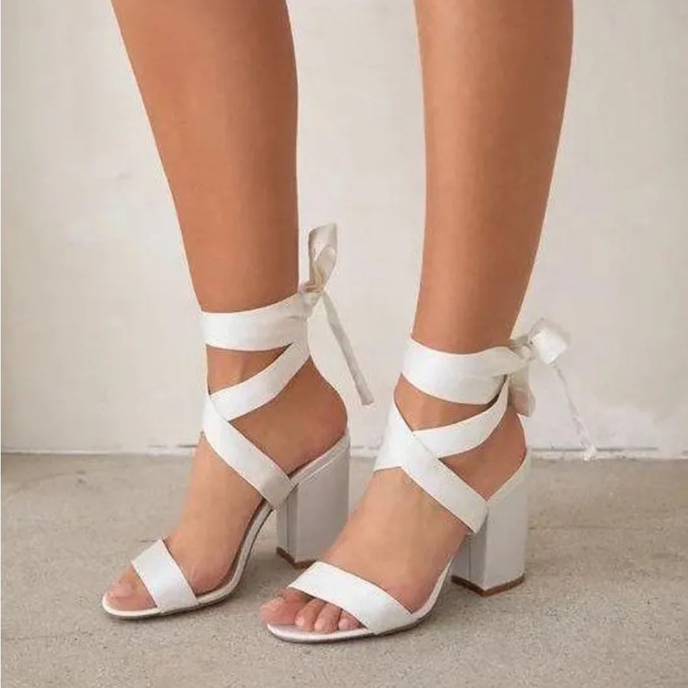 lulu heels new with tags